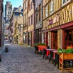 Apartment Bienvenue Au Solenne Votre Pied-a-terre De Charme Au Coeur De