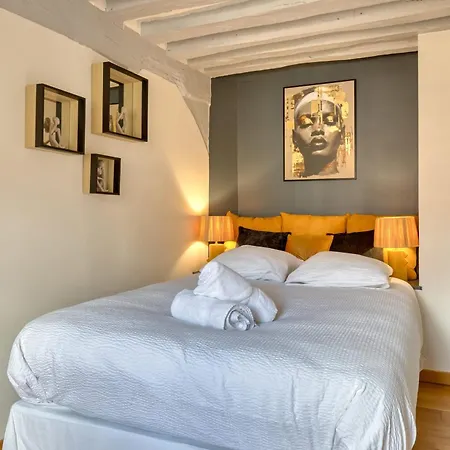 Apartment Bienvenue Au Solenne Votre Pied-a-terre De Charme Au Coeur De